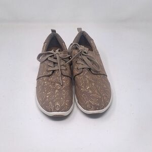 TOMS Del Rey Shoes light brown with a copper metallic feather Sz 7.5